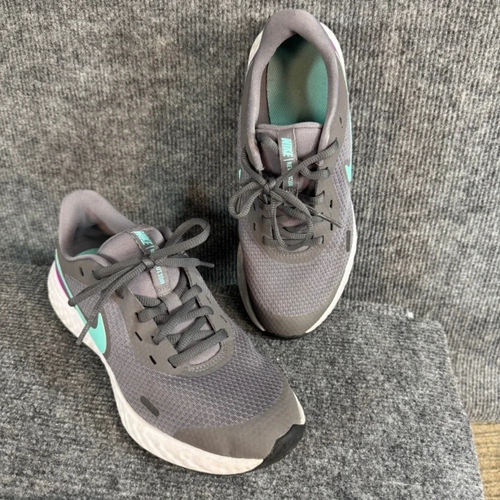 Nike Revolution 5 Womens Running Shoes Grey Teal Pink BQ3204-013 Sz 6.5